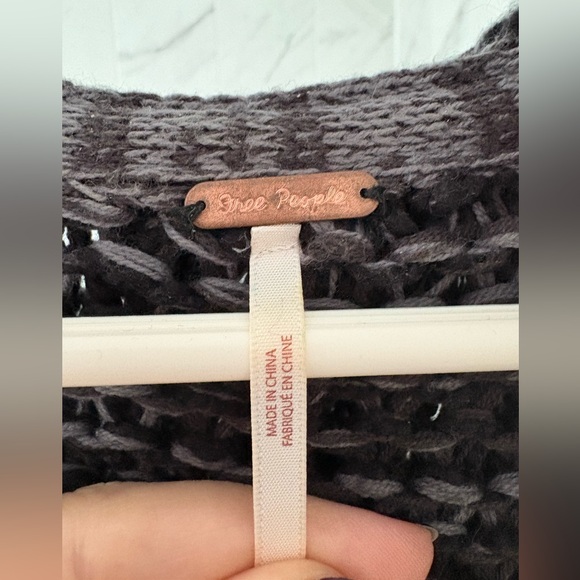 BNWOT free people long knit cardigan. Size s but oversized a few loose threads - Picture 2 of 6